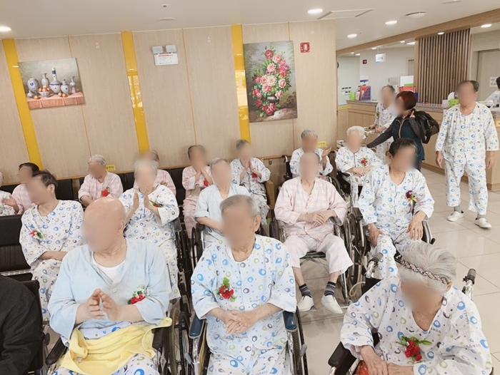 2019년05월08일 하모니카 공연2.jpg