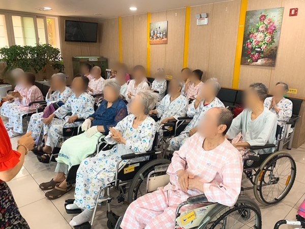 2019년06월12일 하모니카 공연 (5).jpg